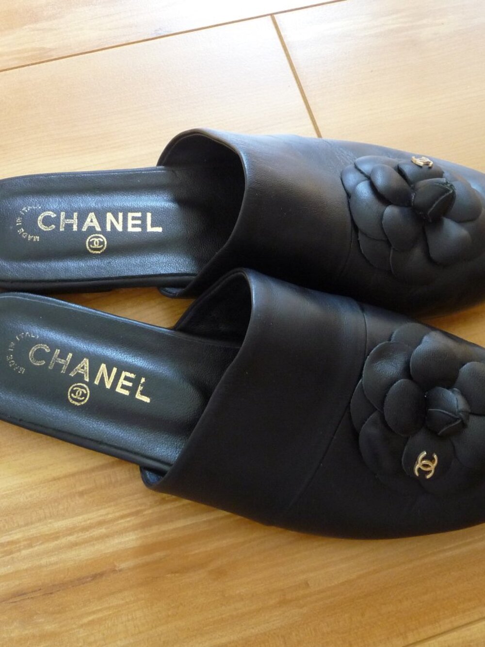 CHANEL CAMELIA BLAK LAMB LEATHER FLAT MULES SZE EU40 /US 9 EXCELLENT CONDITION